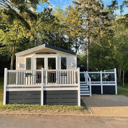 Percy Wood Lodges With Hot Tubs Swarland Exterior photo