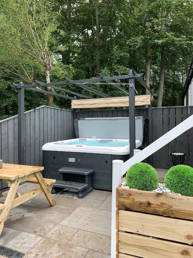 Percy Wood Lodges With Hot Tubs Swarland Exterior photo