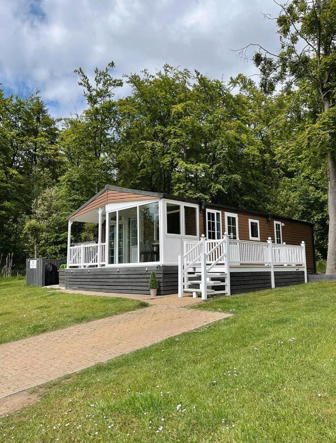 Percy Wood Lodges With Hot Tubs Swarland Exterior photo